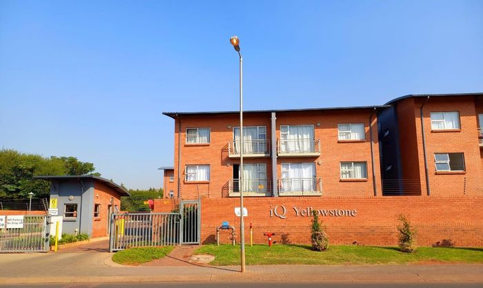 For Sale: 2BR Apartment in Montana, walkable area, covered parking, convenient amenities.