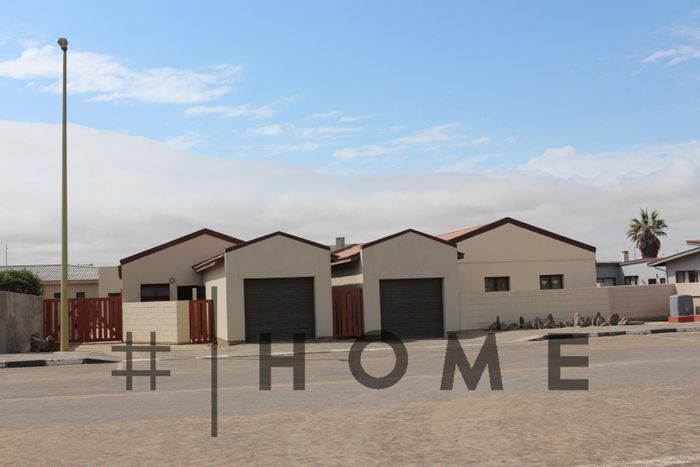 Property #2078102, Cluster for sale in Henties Bay