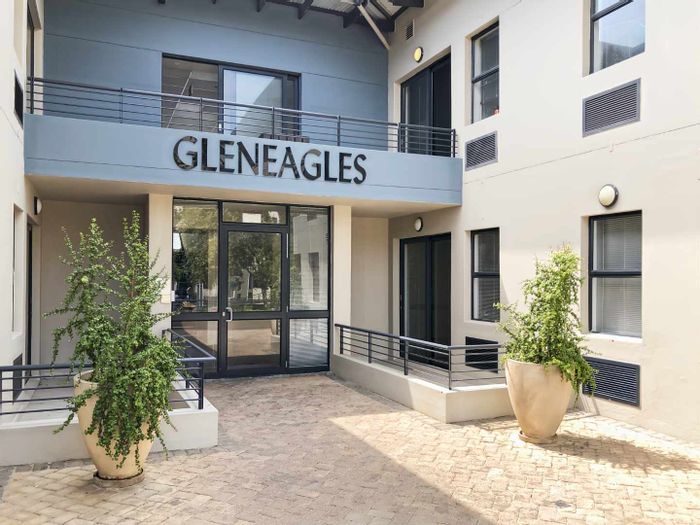 Office to Rent in Somerset West Central: Private space, shared amenities, flexible layouts.