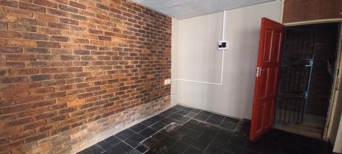 Arcadia Apartment To Rent: Bachelor unit near amenities and public transport.