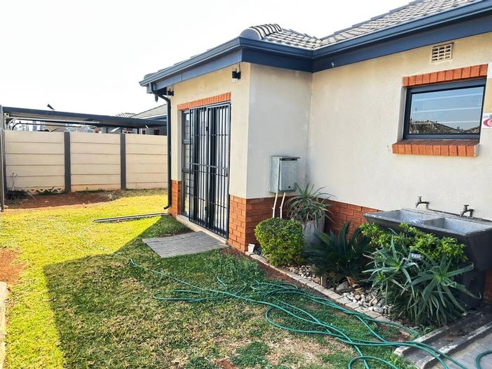 3-Bedroom House in Leopard's Rest Security Estate For Sale with garden and 24-hour security.