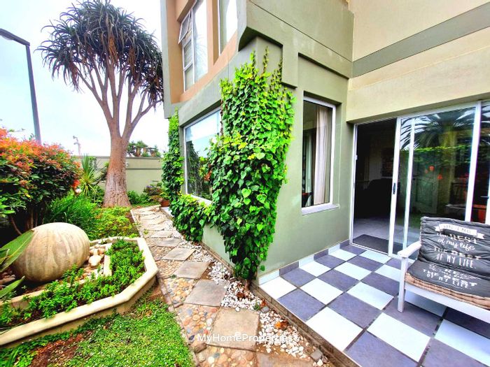 Vineta Townhouse For Sale: Spacious layout, private garden, and convenient location.