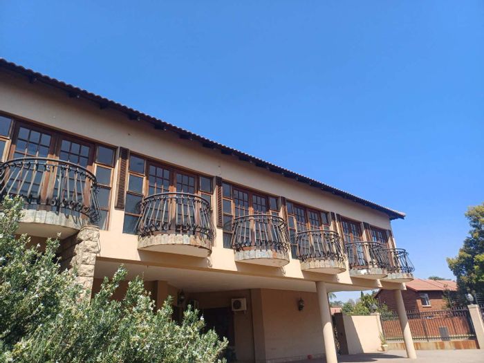 For Sale: Spacious 6-bedroom house in Centurion Central with multiple amenities.