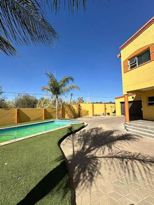 For Sale: Khomasdal House with Pool, Double Garage, and Spacious Bedrooms!