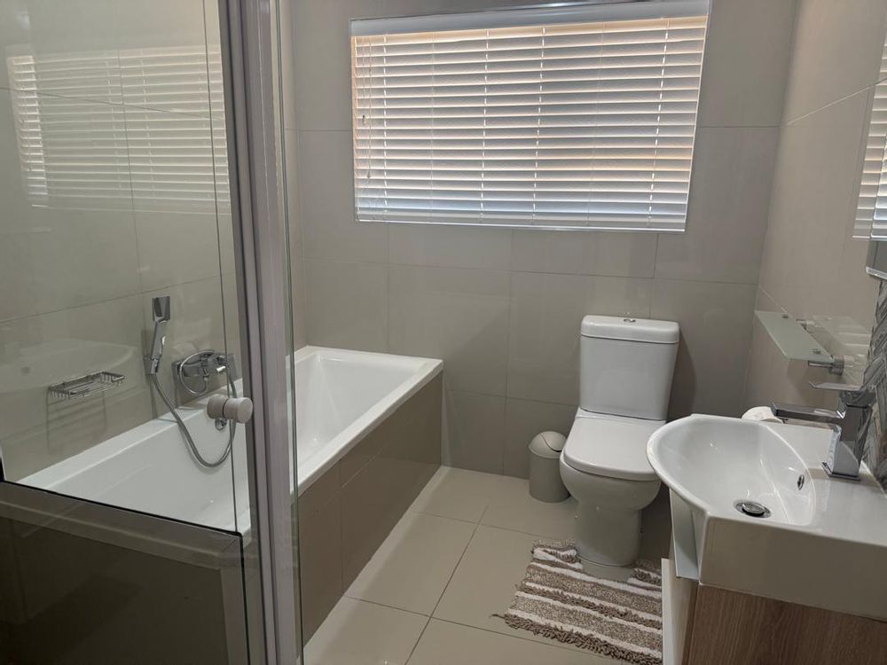 main bedroom en-suit