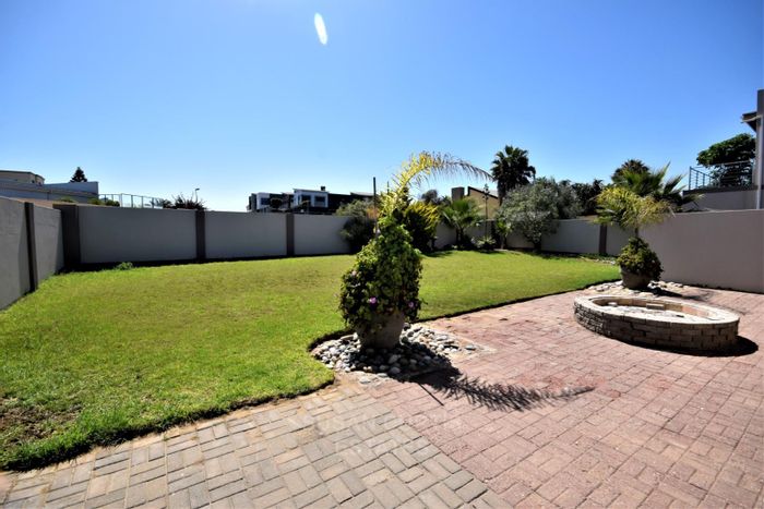 Waterfront House To Rent: 3 Bedrooms, double garage, inside/outside braai, spacious erf.