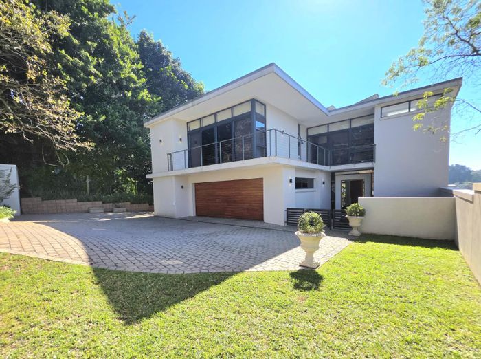 Kloof Central House For Sale: 4 bedrooms, solar power, prime location, ample parking.
