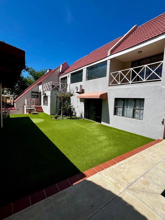 Ludwigsdorf House For Sale: Spacious home with office, pool, and entertainment area.