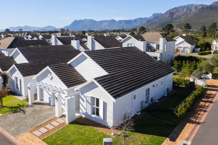 For Sale: Family-friendly house in Val De Vie Estate with amenities and secure lifestyle.