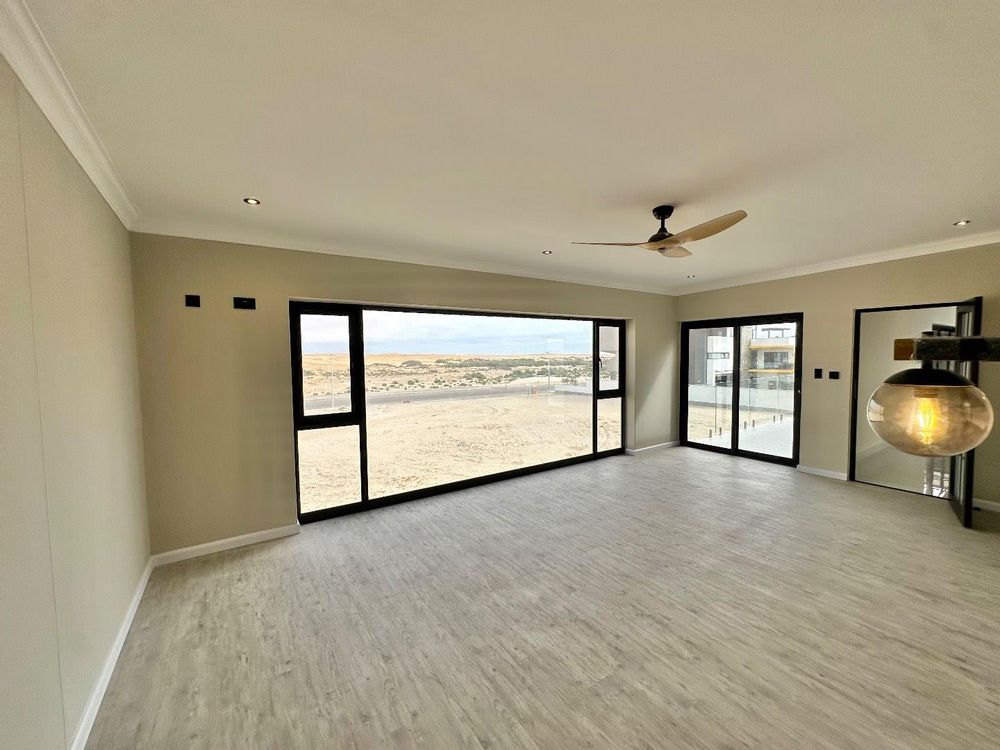 6th Bedroom - Main En-suite  