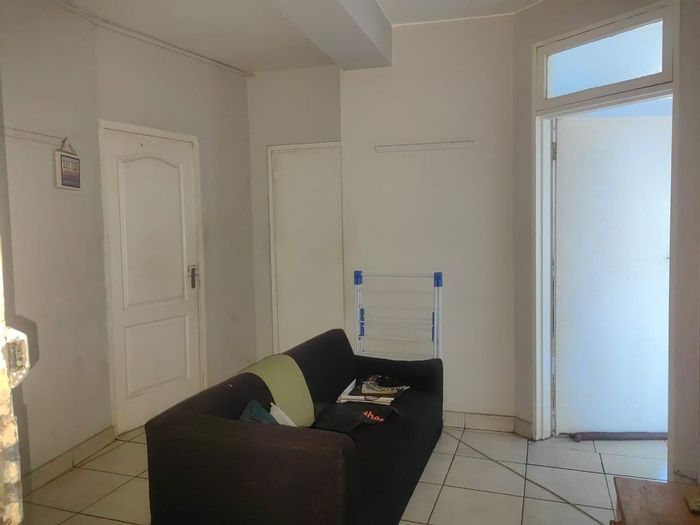 For Sale: 3-bedroom apartment in Durban Central with security, parking, and amenities.