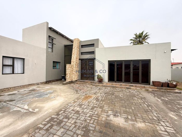 Property #2403448, House For Sale in Meersig