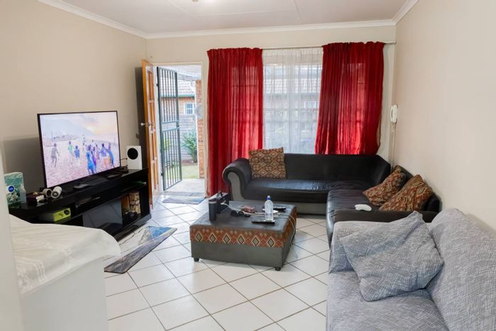 For Sale: Townhouse in Moreleta Park with 2 beds, private garden, secure complex.