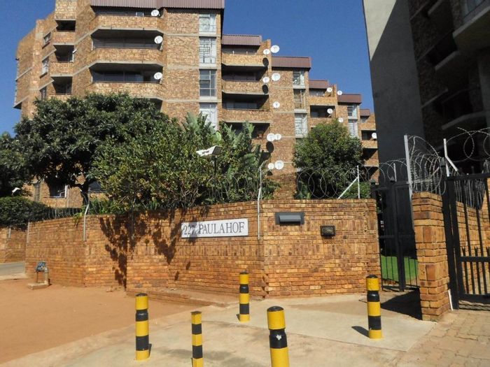 To Rent: Apartment in Pretoria North with prepaid electricity, parking, and secure access.