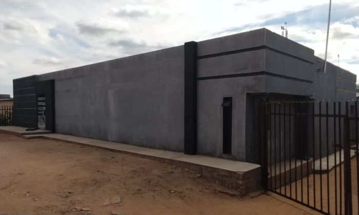 Mankweng Apartment For Sale: 46 furnished student rooms, strong cash flow, secure access.