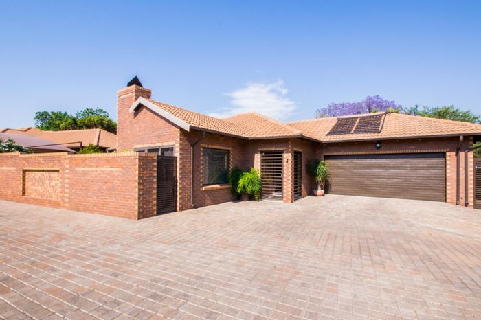 Brackenhurst Cluster For Sale: Open plan living, heated pool, no levies, guest toilet.