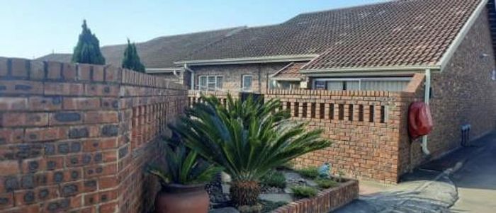 Property #2062011, Townhouse for sale in Newcastle