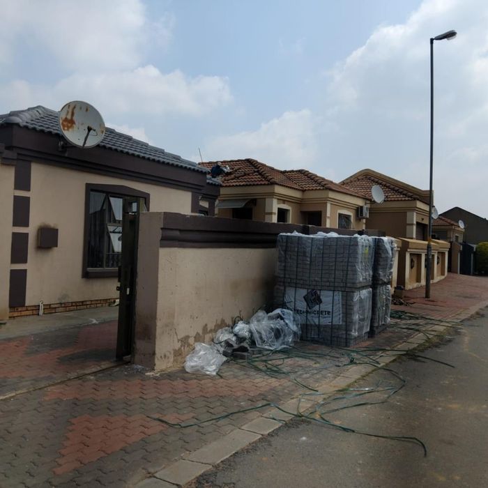 Roodekop House For Sale: 3 Bedrooms, 2 Bathrooms, Double Garage, Gated Security.