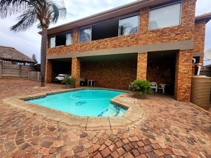 Spacious Terenure apartment with pool, braai area, and included utilities. To Rent.