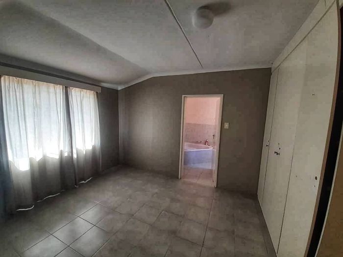 Modern House For Sale in Okahandja Central: 3 Bedrooms, 2.5 Bathrooms