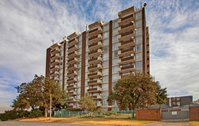 Property #1940835, Apartment rental monthly in Honeyhills