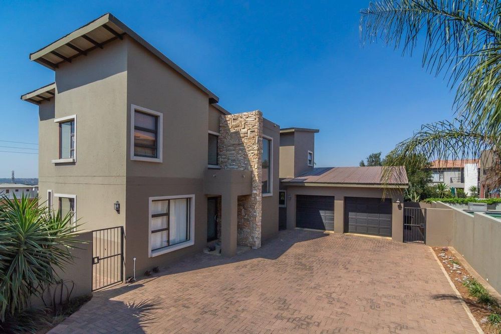 For Sale Homes Haven House with 3 bedrooms, study, park, and 24hour