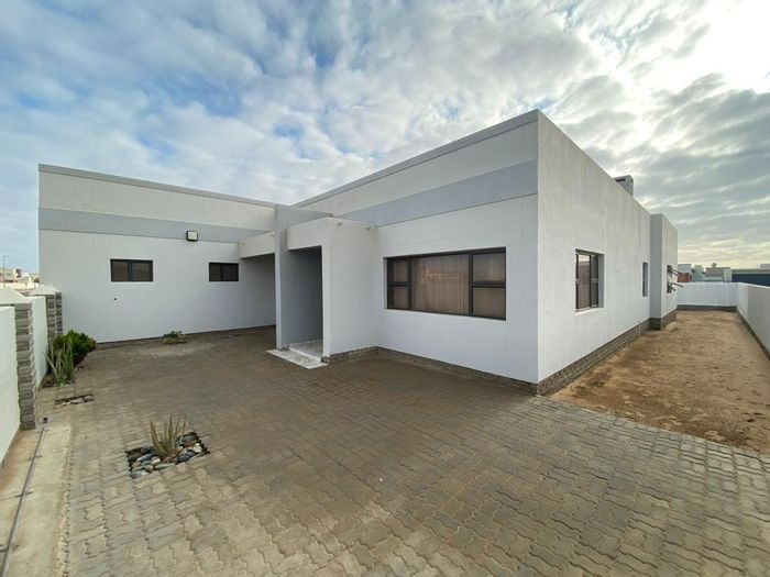 Spacious Walvis Bay Central House for Sale: 4 Bedrooms, Indoor BBQ, 3-Car Garage