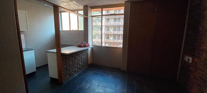 Arcadia Apartment To Rent: Bachelor flat near amenities and public transport.