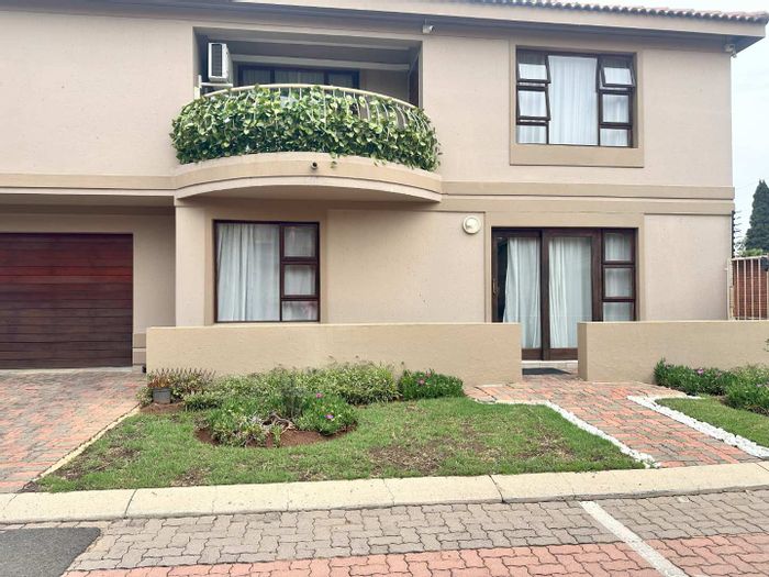 For Sale: Spacious 4-bed cluster in Bartlett with private garden and security features.