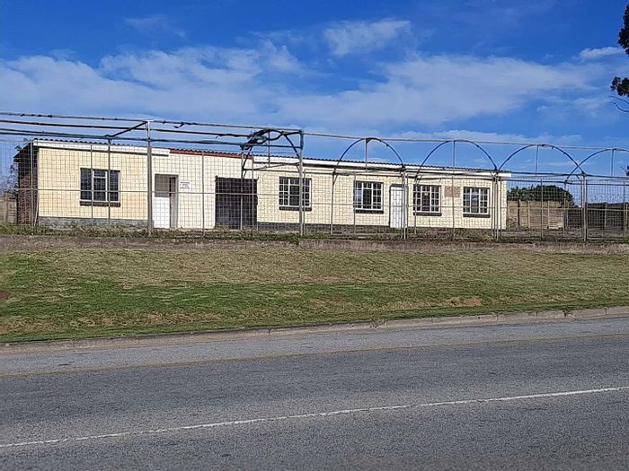 For Sale: Business in Alexandria Central with prime location, offices, and large erf.