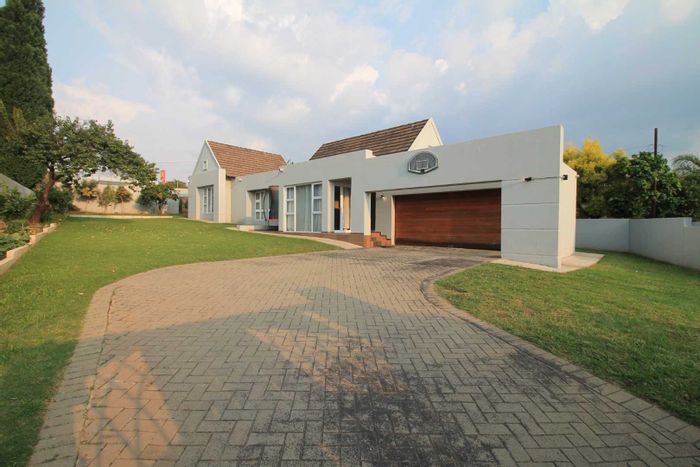 House To Rent in Fourways: 3 Bedrooms, large garden, secure estate, close to schools.