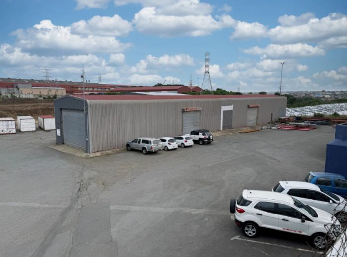 Industrial warehouse in Gately to rent, features flexible layout and multiple access points.