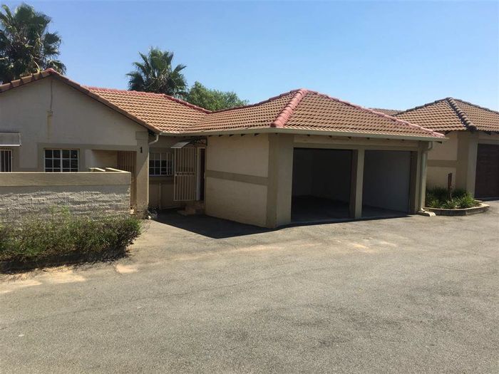 Property #2143748, Townhouse for sale in Kyalami Hills