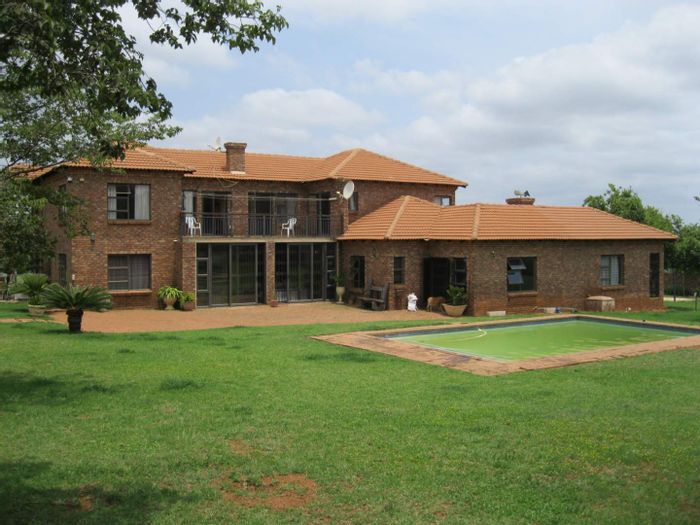 For Sale: Farm in Rietvlei View Country Estate with multiple living spaces and income potential.