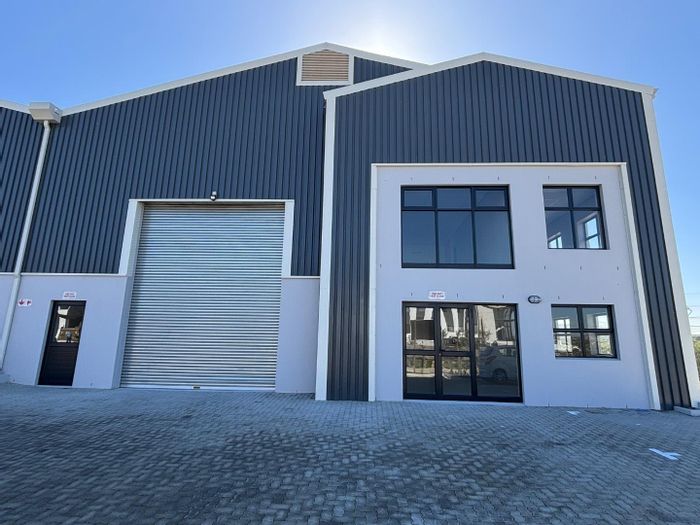 Industrial Warehouse To Rent in Rivergate: Secure access, spacious layout, ample parking.