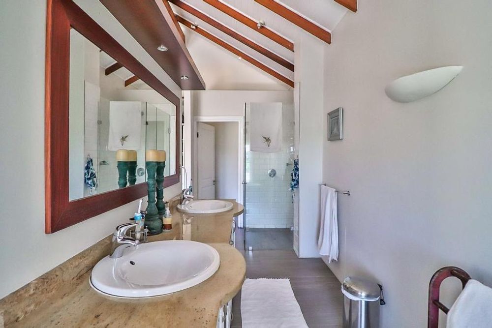 MAIN BATHROOOM DOUBLE BASIN 