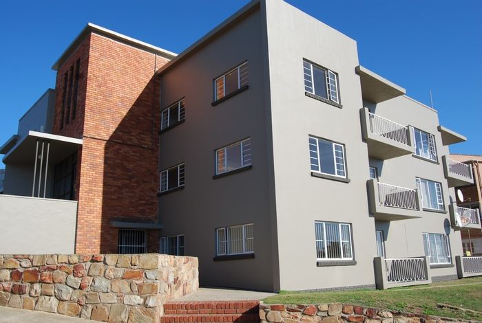 Adcockvale Apartment To Rent: Ground floor, balcony views, parking, pre-paid electricity.