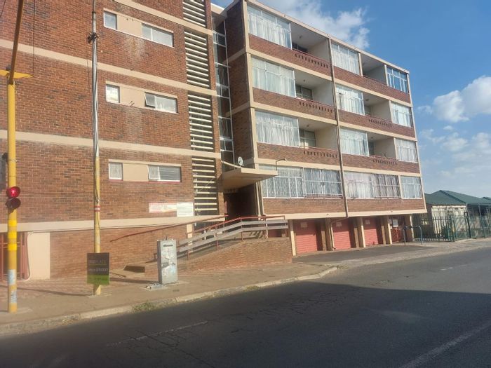 Property #2196437, Apartment rental monthly in Alberton North