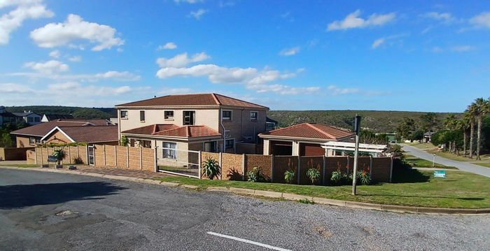 Versatile 5-bedroom house in Still Bay West, ideal for dual living or rentals. For Sale.