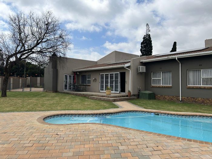 Sunward Park House for Sale: Modern Kitchen, Pool, Study, and Entertaining Spaces!