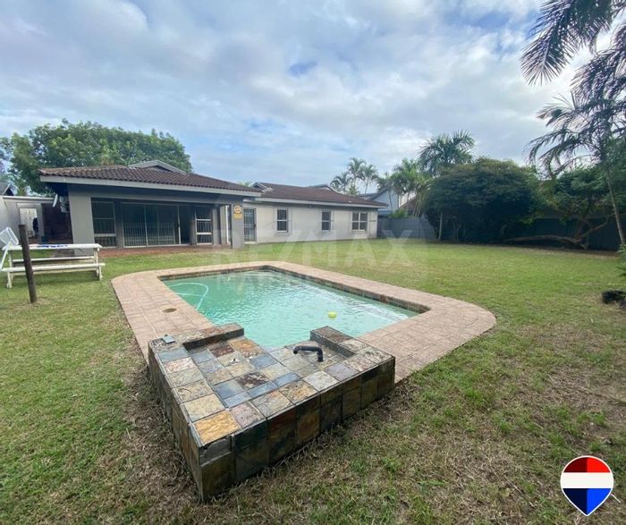 4-Bedroom House To Rent in Meer En See with pool, garages, and pet-friendly space.