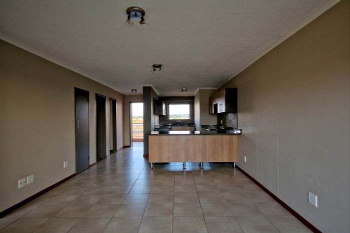 Highveld Apartment To Rent: 2 beds, secure access, pool, gym, and laundry facilities.