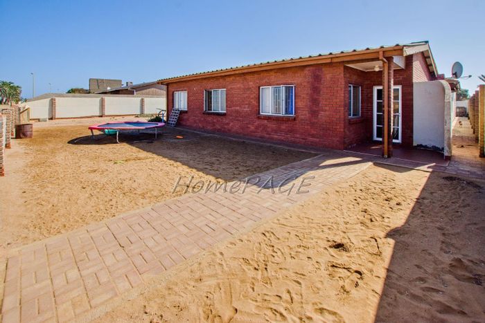 Property #2050984, House for sale in Henties Bay