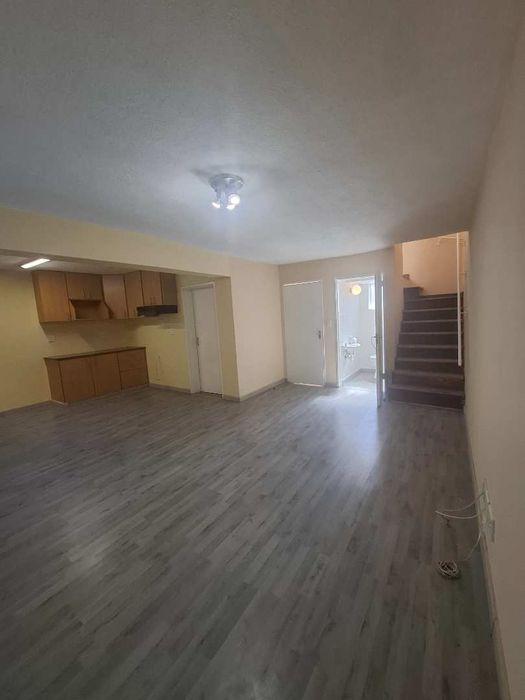 Property #2398633, Townhouse For Sale in Pioniers Park