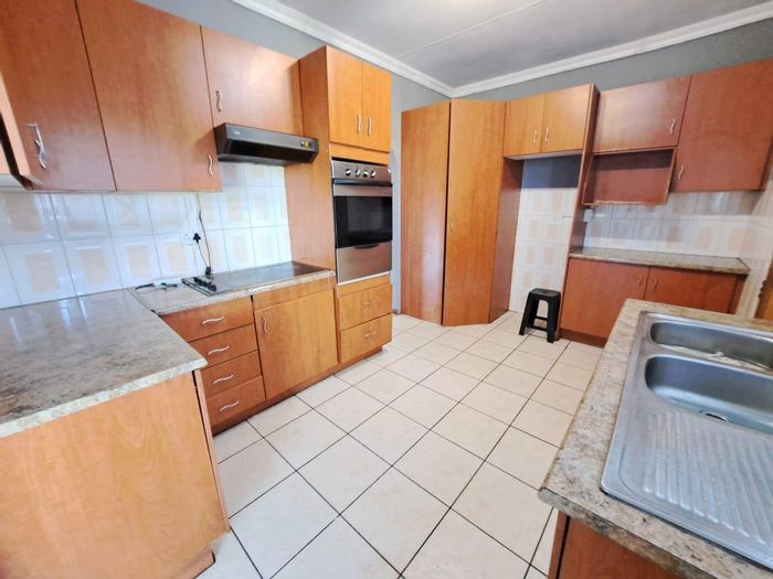 To Rent: 3-Bedroom House in Dalpark Ext 9 with study, big yard, pet-friendly.