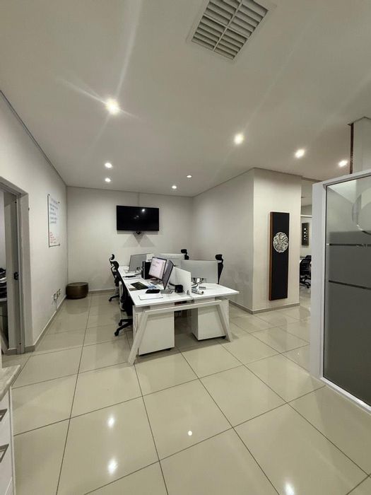 Office to Rent in Eros: 2 closed offices, boardroom, kitchenette, parking available.