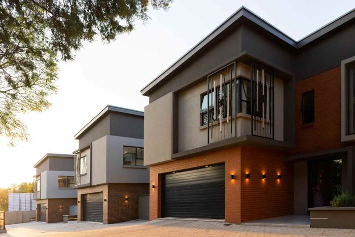 To Rent: Cluster in Morningside Manor with 3 beds, study, solar system, double garage.