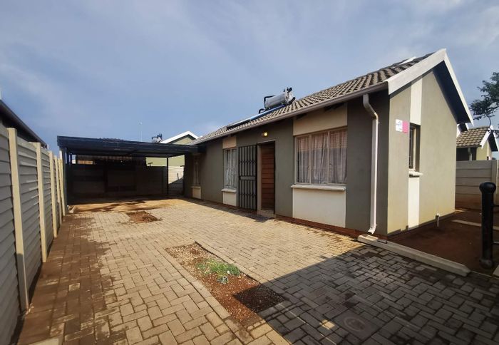 Sky City House For Sale: 3 Bedrooms, Carport, Solar Geyser, Close to Amenities.