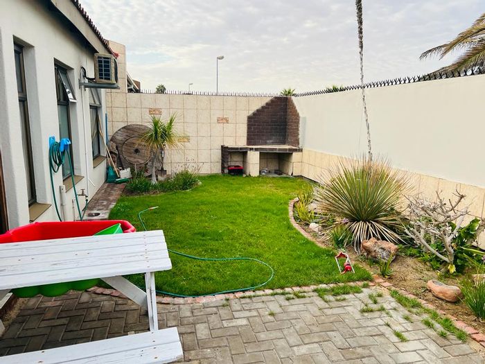 Property #2211942, Townhouse for sale in Walvis Bay Central