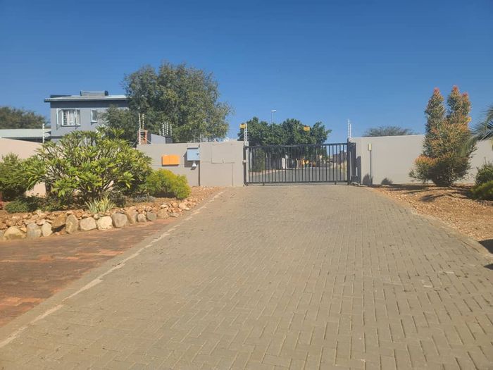 Property #2400123, Townhouse For Sale in Pioniers Park Ext 1